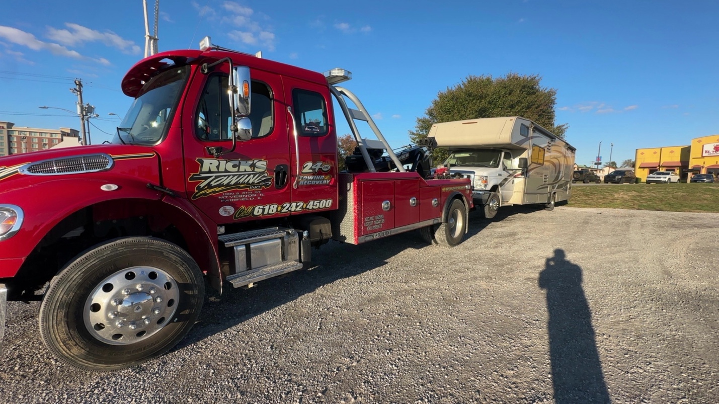 Rick's Towing towing an RV — light to medium duty service